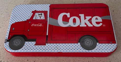 76168-1 € 3,00 coca cola voorraadblikje 20x11cm.jpeg